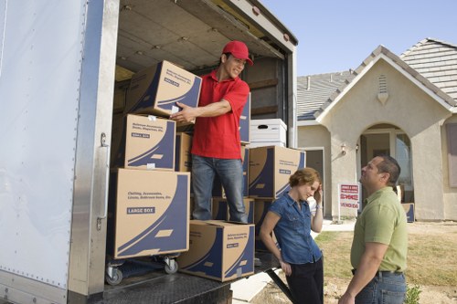 Packing and transport support for a Battersea home or office move