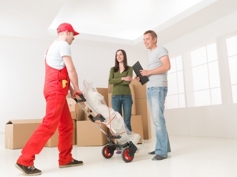 Local moving truck route and packing support in Battersea